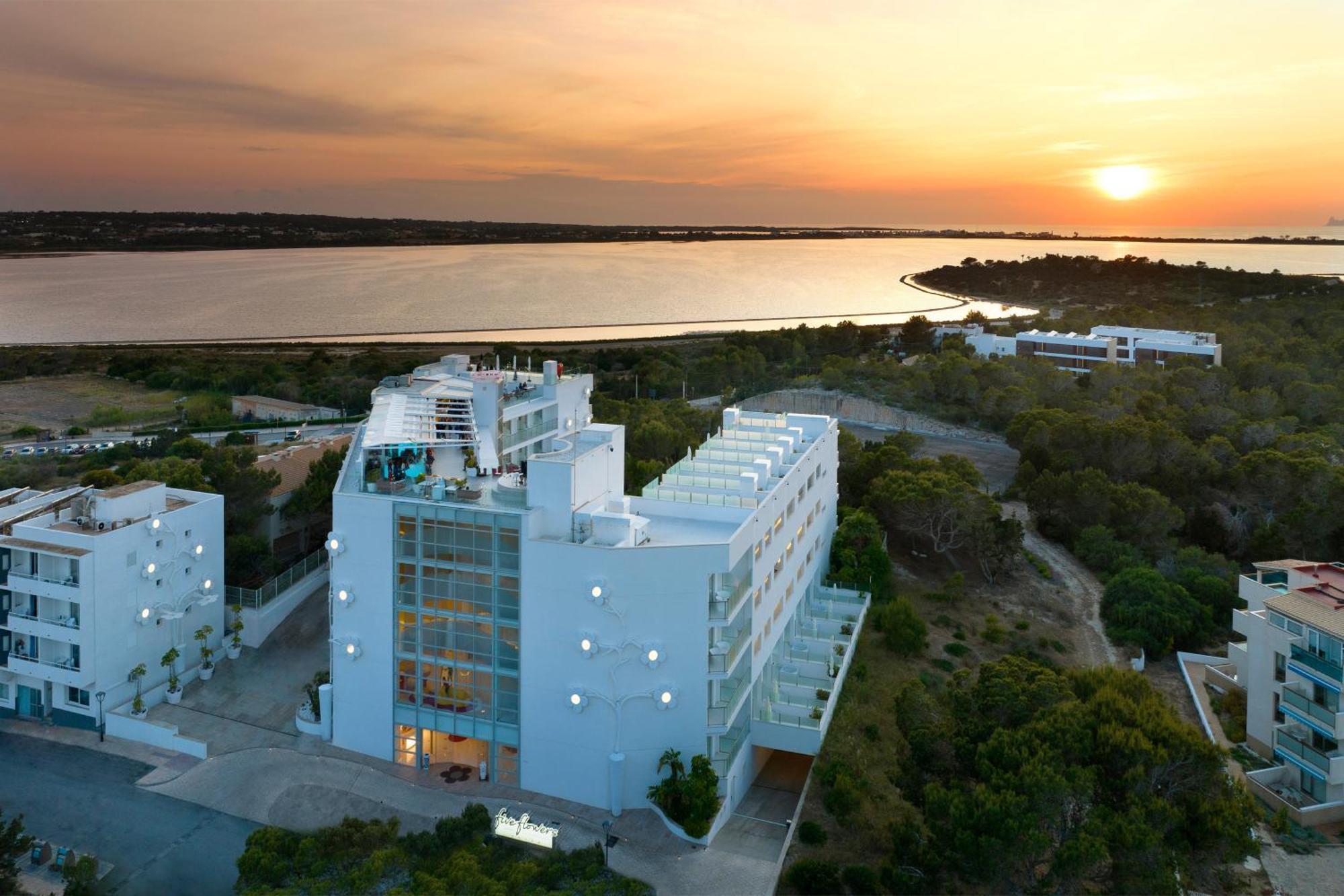 Five Flowers Hotel Formentera, Member Of Melia Collection 에스푸홀스 외부 사진